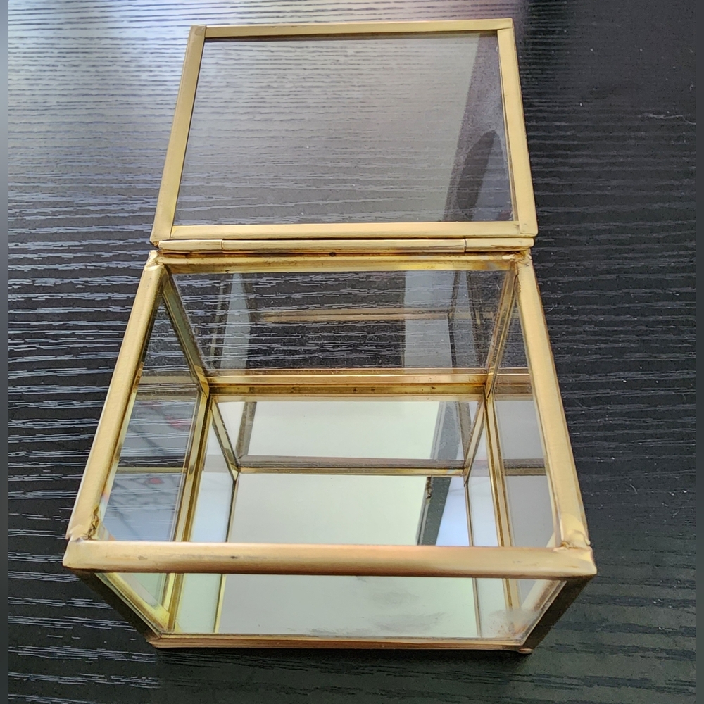 ettika Square Mini Ring and Display Box